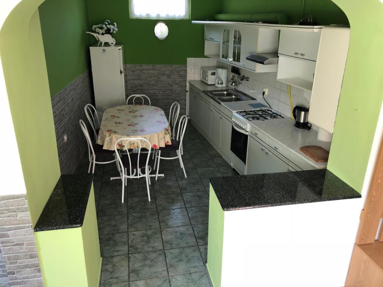 Viktor Apartmanhaz Zamardi Exterior photo